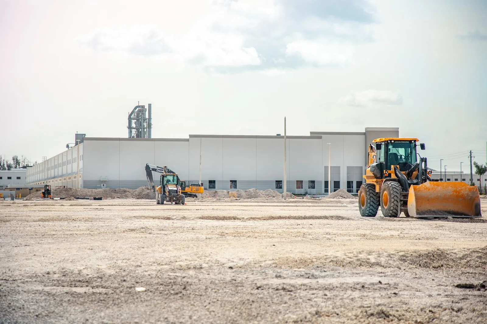 A large construction site featuring heavy machinery and industrial building in progress. Stock photo illustrating Z-Tech (India)'s earning call story.