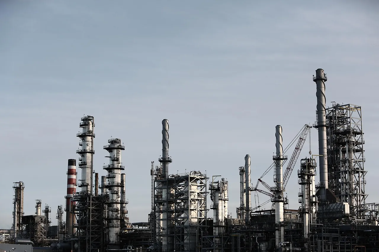 Industry, industrial, fabric, chimneys, manufacturing, factory, manufacture, power plant, pollution, production, environment, technology, engineering, refinery, petrochemical, chemistry, construction, chemical, machines, equipment, cranes, metal, ste