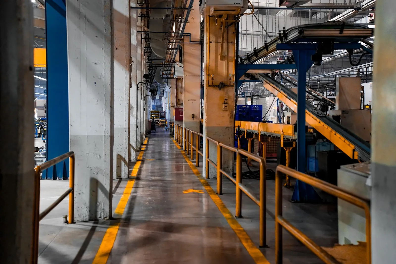 Wide view of a modern factory interior showcasing industrial machinery and conveyor systems. Stock photo illustrating Artson's new order story.
