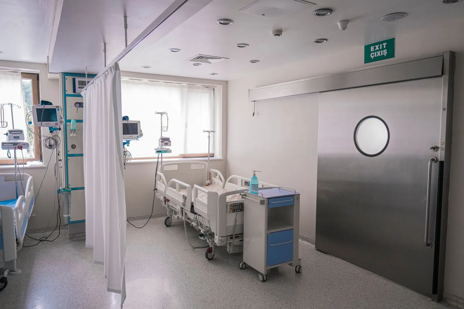 Spacious hospital room in Baku featuring medical beds and equipment. Stock photo illustrating Shalby's regulatory approval story.