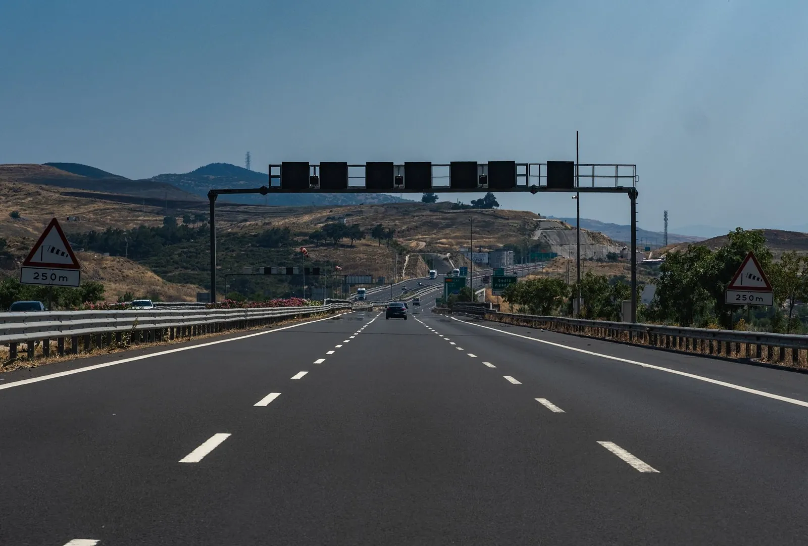 A serene view of a highway in İzmir, Türkiye, under a clear blue sky. Stock photo illustrating H.G. Infra Engineering's new order story.