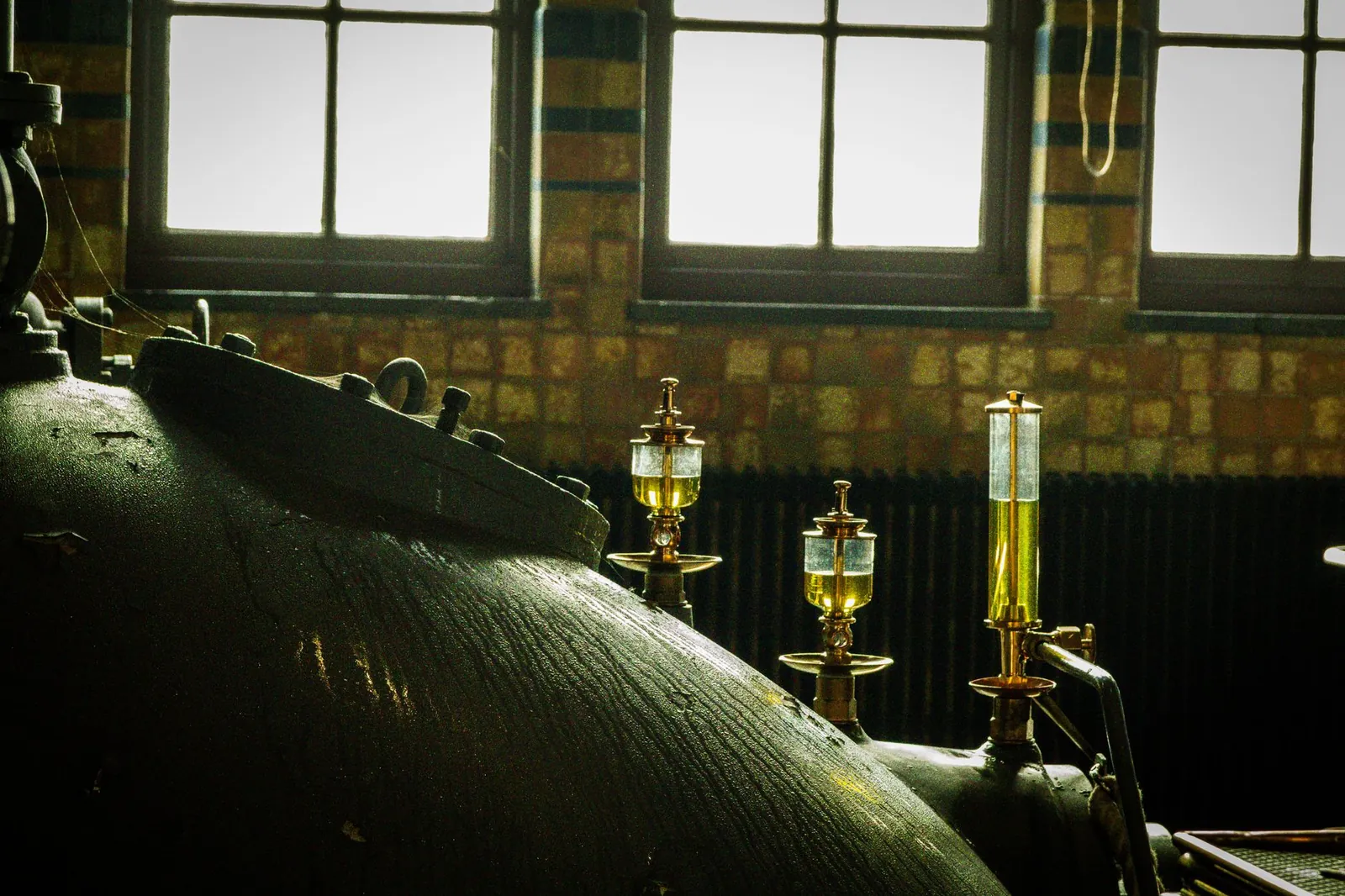 Close-up of vintage industrial machinery in an old factory setting. Stock photo illustrating GE Power India's new order story.