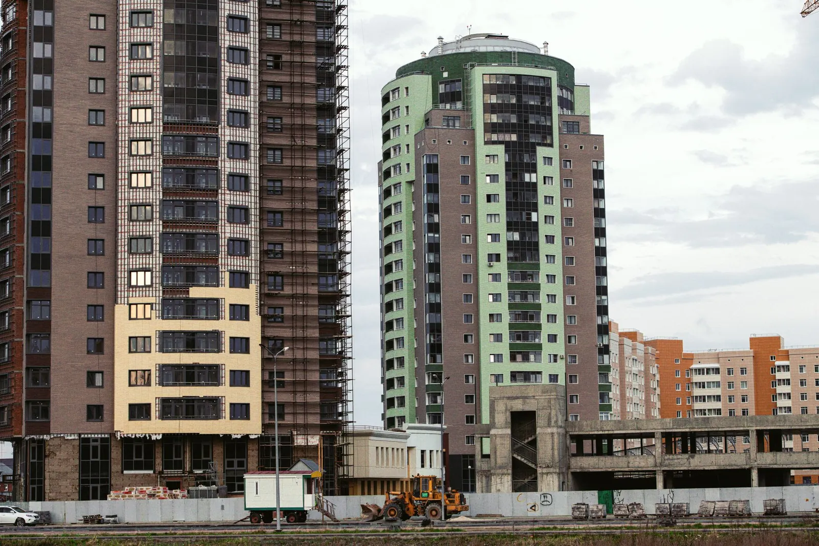 Urban skyline featuring contemporary high-rise buildings and construction site in city setting. Stock photo illustrating Kalpataru's new order story.