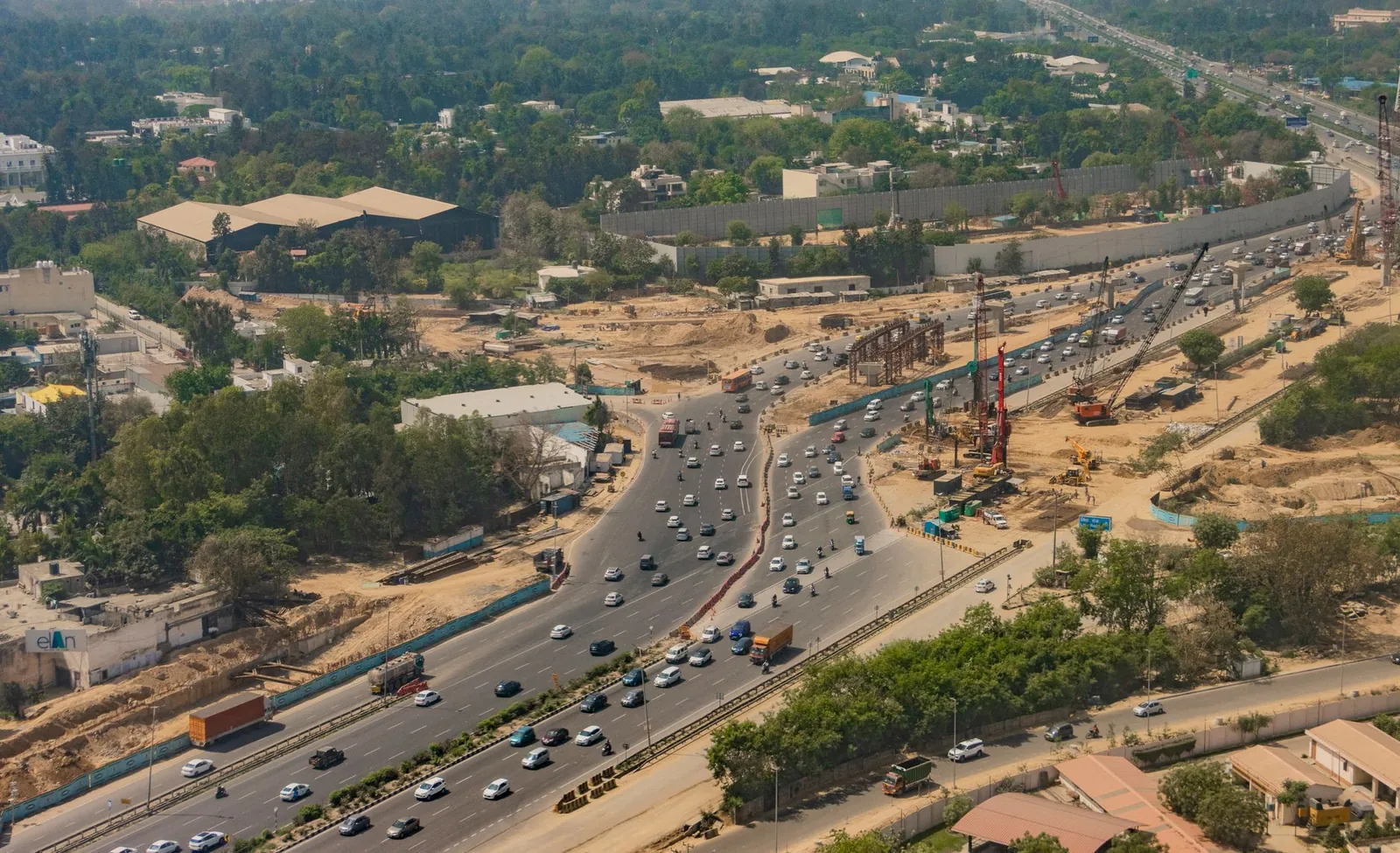 Aerial shot of busy expressway in New Delhi, showcasing traffic and city development. Stock photo illustrating Welspun Enterprises' earning call story.